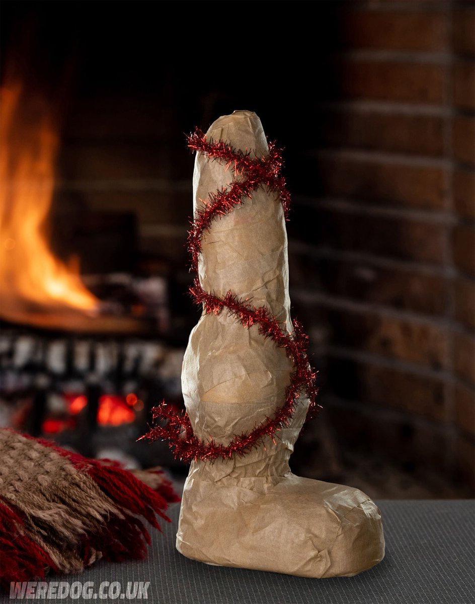 Ooooh!!! I hope it's the video game console I wanted 🤓🎁

What do you think it is?? :3