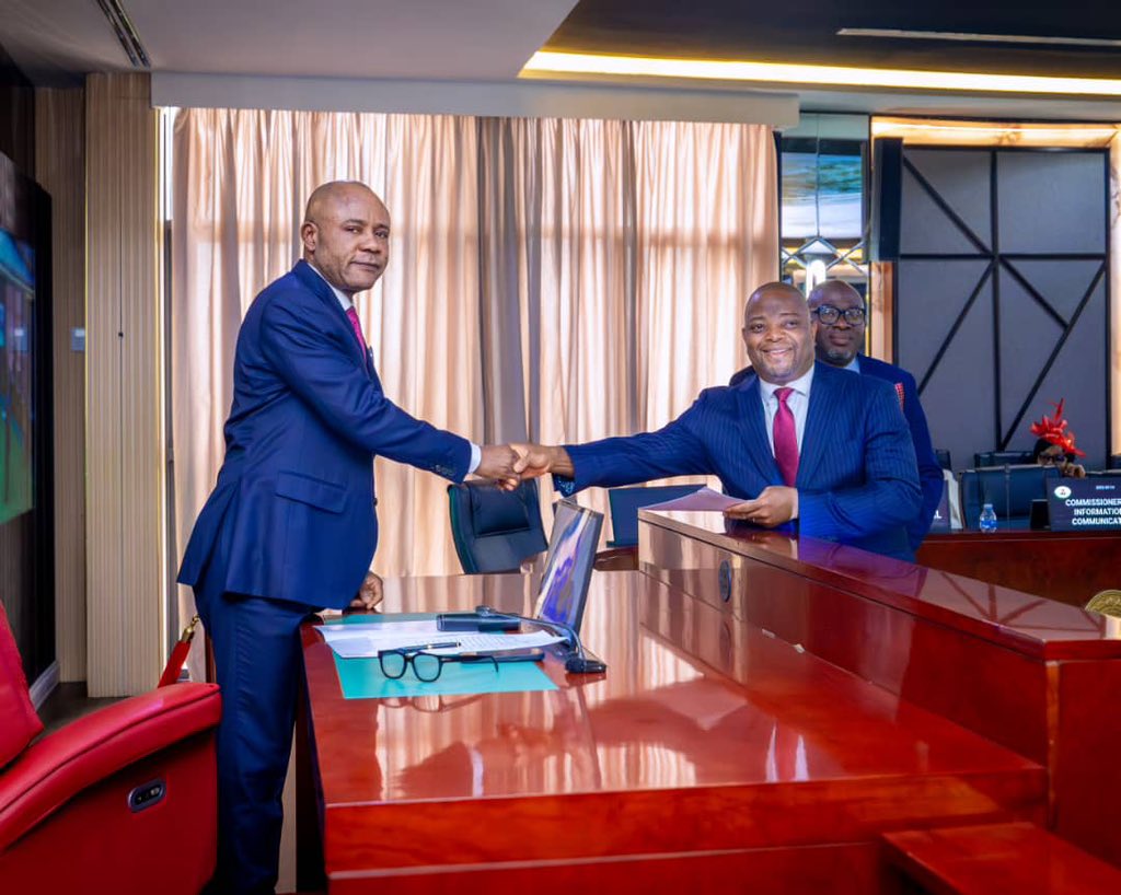 PNMbah's tweet image. Today, I swore in two new Commissioners as we deepen the momentum of delivering results-driven governance for Ndi Enugu.

Barr. Osinachi Nnajieze assumes office as the Attorney-General and Commissioner for Justice, while Dr. Charles Egumgbe takes charge as Commissioner for…