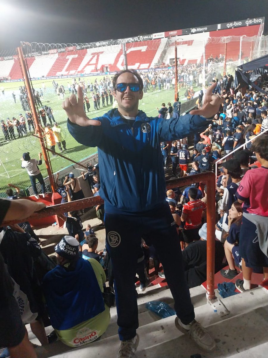 EmilianoTT's tweet photo. Arriba la Leee https://t.co/f1CkgGC0jk