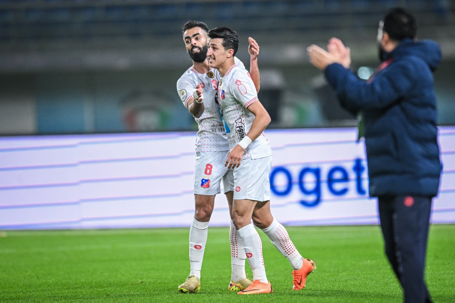 الكويت يتوج بكأس الأمير للمرة الـ17 بعد حسم القمة أمام العربي بثنائية نظيفة 