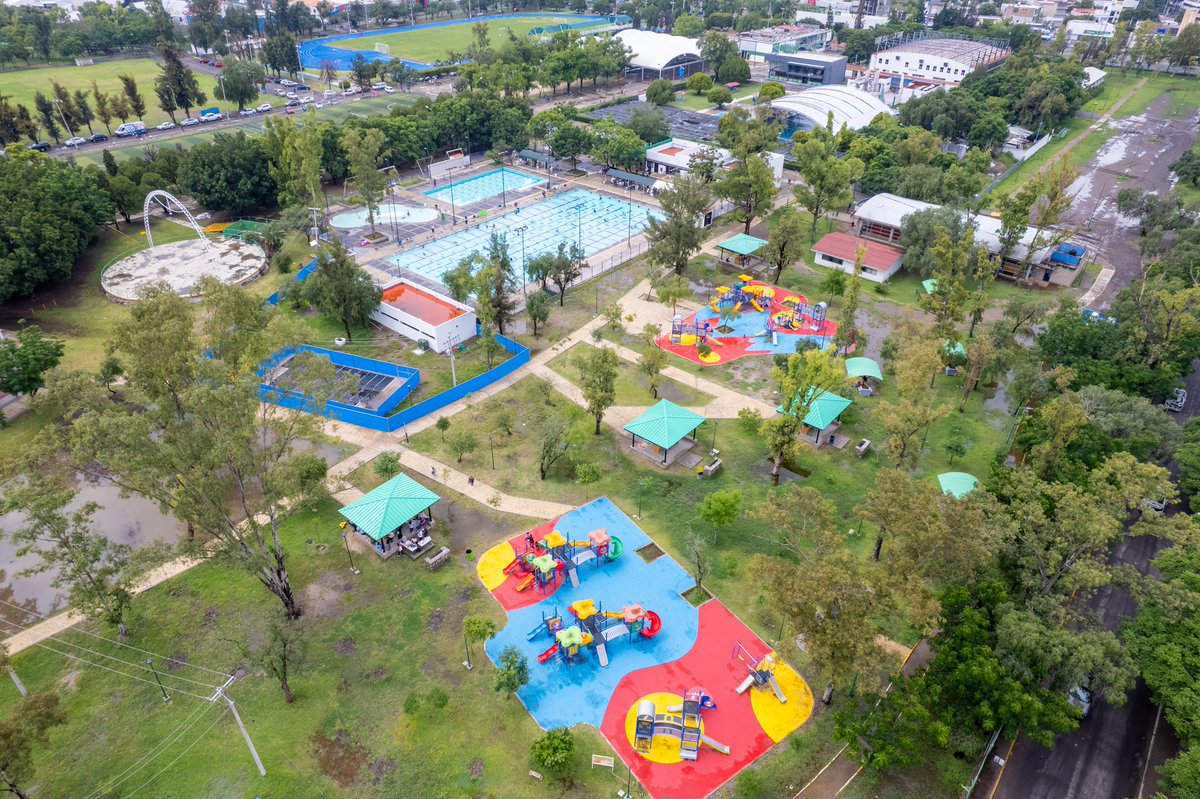 #AvanzaLeón Este año hizo historia al inaugurar el Centro Acuático Ángel Camacho y la renovación del Parque Deportivo Enrique Fernández Martínez 🏊.

Un paso más para consolidar la mejor red de parques,
cuenta con tres albercas nuevas, areneros e instalaciones modernas.#Obras2025