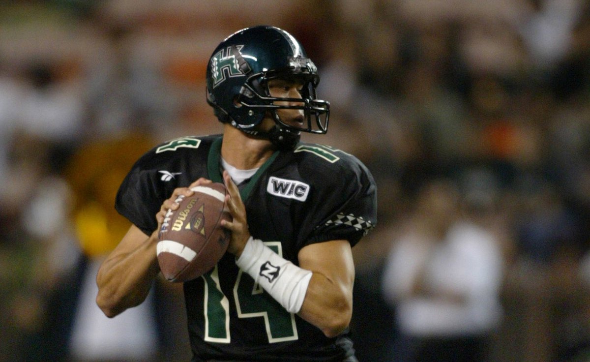 HawaiiFootball's tweet photo. Timmy Chang: Keeping the Faith

A look at @CoachTimmyChang’s path to bringing the Rainbow Warriors back to the Hawai'i Bowl as he gets set to take on a familiar face on the opposing sideline. 

📝 https://t.co/4HMl80emz7

#BRADDAHHOOD x #GoBows https://t.co/QVXuABUuY0