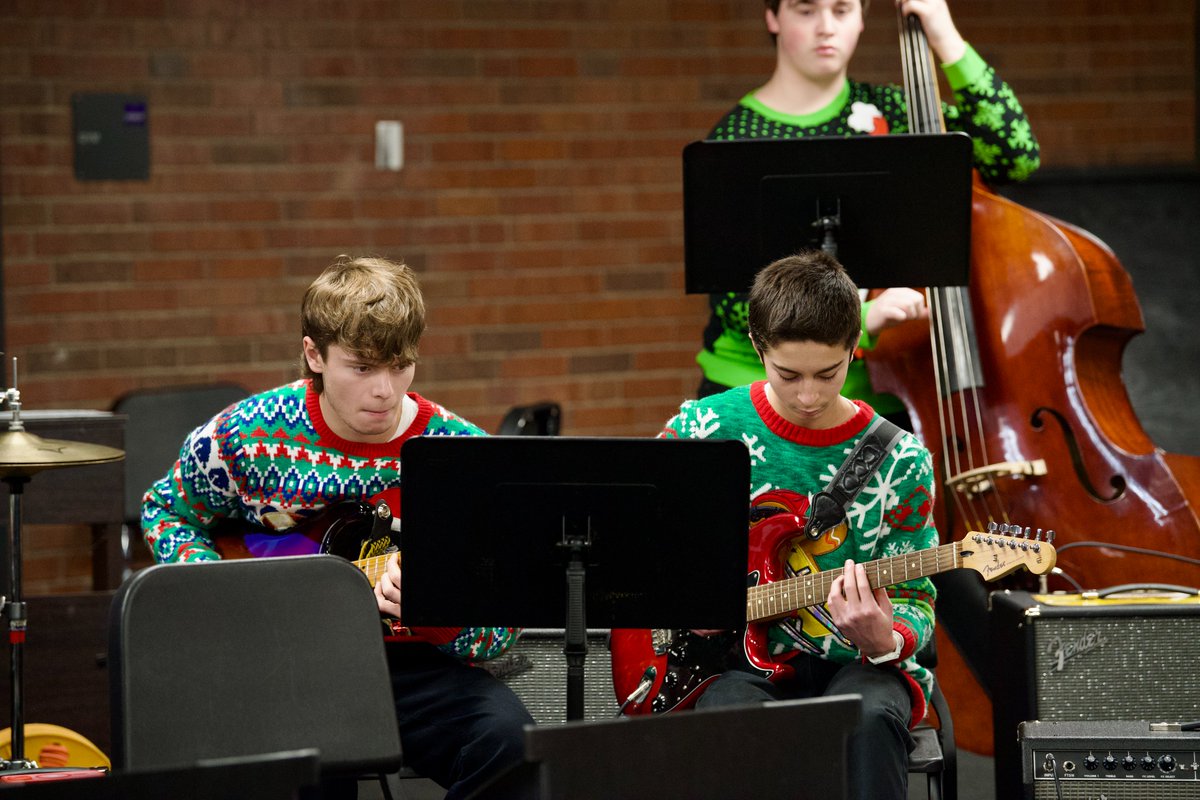 MiddletownOH's tweet image. 🎷✨ Winter break highlight: the MHS Jazz Band, led by Mr. Dave Leisten, filled the halls with music on the last day before break—reminding us to slow down and enjoy the moment. 🎶 #MiddieRising