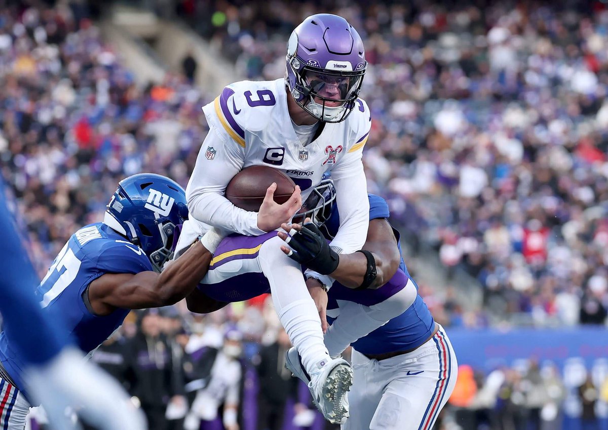 NFCNorthNewss's tweet image. 🚨🚨BREAKING: Vikings QB JJ McCarthy is expected to MISS the Christmas Day game vs the #Lions. 

McCarthy injured his hand vs the #Giants which forced him to leave the game Sunday, despite this injury he was on track to play Christmas Day.

Unfortunately McCarthy reactivated the…