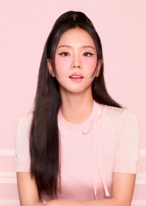 AboutMusicYT's tweet image. Jisoo becomes Dior's newest fragrance ambassador.