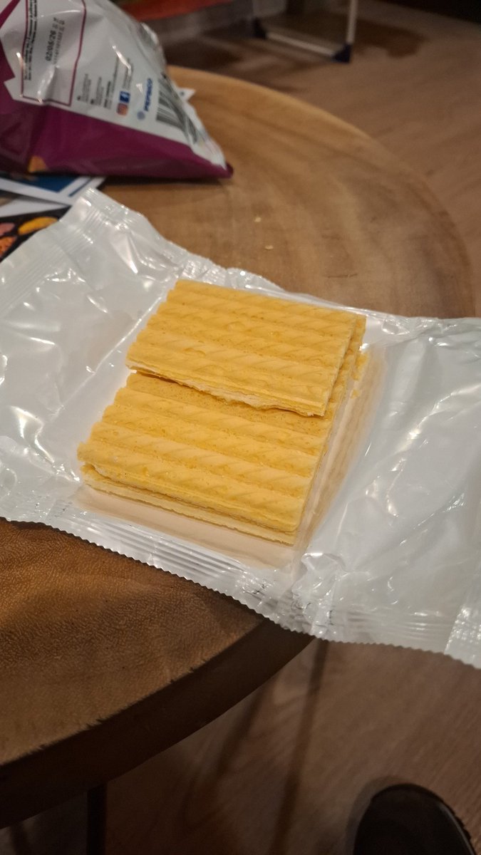 Wat houdt je bezig?

Dat de #batons van #delacre niet meer mooi in staafjes te breken zijn!