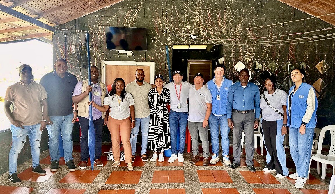 MisionONUCol's tweet photo. Después de dos años de espera, se fortalecen las garantías de seguridad de las y los firmantes de paz del NAR étnico de Vidrí, #Chocó, con la entrega de una lancha equipada, como medida de protección colectiva de la @UNPColombia.

Aquí la historia 👉 https://t.co/88JATCkVoc https://t.co/7wG99VLbcL
