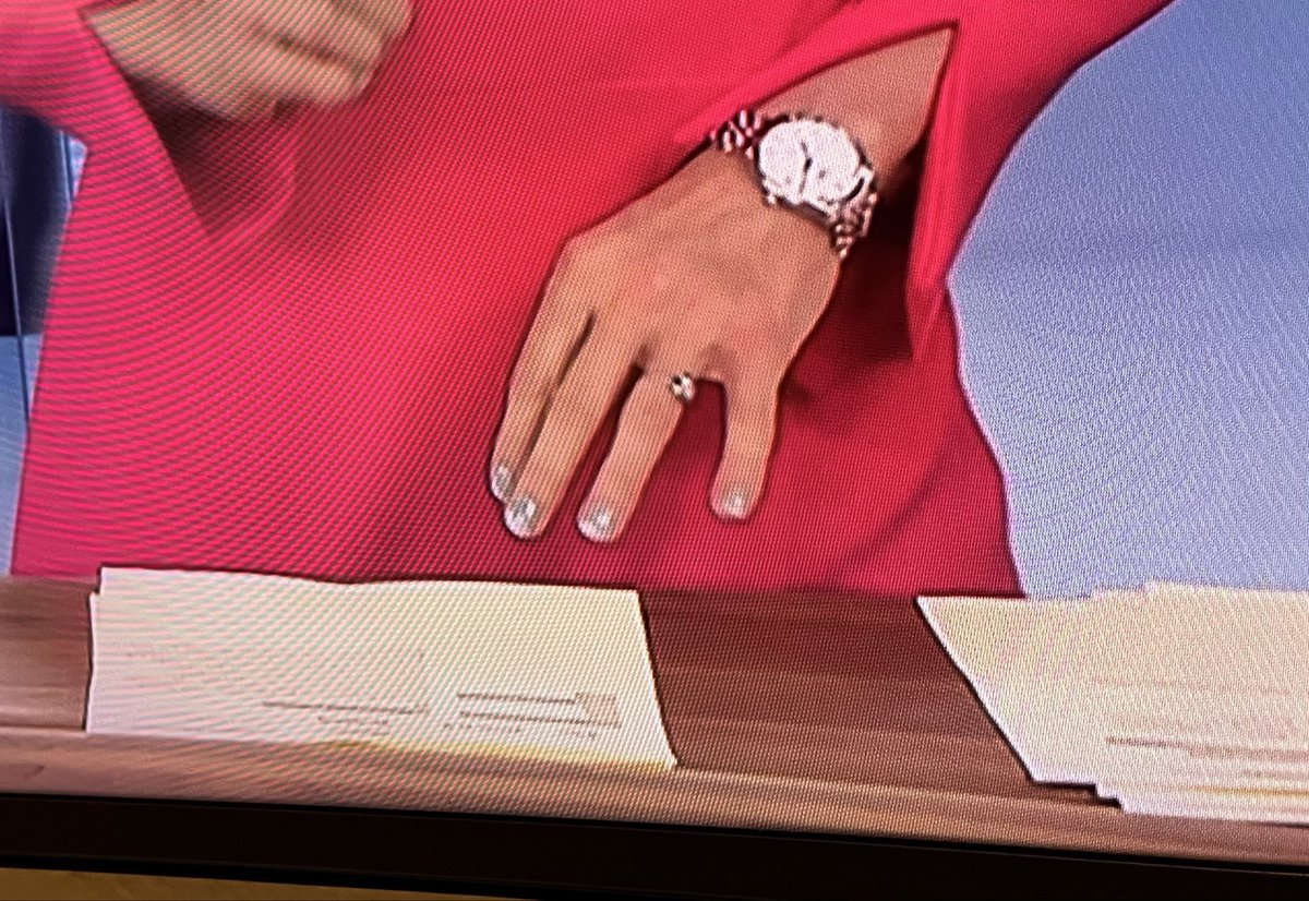 Miss_Jim's tweet photo. Sehe ich hier #HoloTaco auf Ihren Fingernägeln 💅🏻@barbarahahlweg ? ☺️ https://t.co/IjuPqqccER