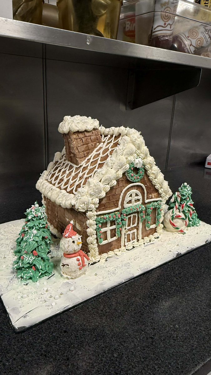 nlmaritime's tweet photo. Christmas time on the Floatel Endurance - gingerbread cake! https://t.co/8SSzcRnxw0