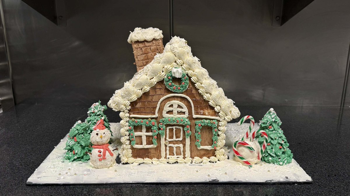nlmaritime's tweet photo. Christmas time on the Floatel Endurance - gingerbread cake! https://t.co/8SSzcRnxw0