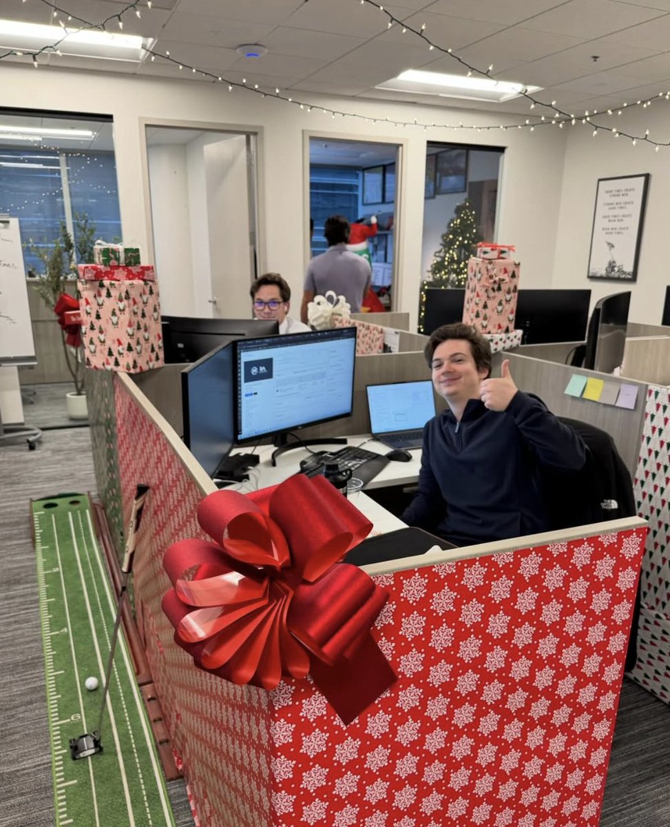 LeeAssociatesRE's tweet photo. And the holiday cheer keeps rolling in! 
@LeeAssociateATL @LeeAssociatesMD @LeeRiverside_CA #LeeNebraska https://t.co/x6bL28L3d9