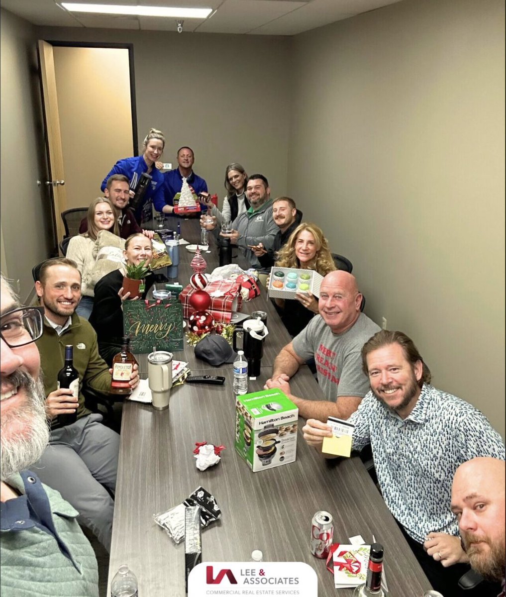 LeeAssociatesRE's tweet photo. And the holiday cheer keeps rolling in! 
@LeeAssociateATL @LeeAssociatesMD @LeeRiverside_CA #LeeNebraska https://t.co/x6bL28L3d9