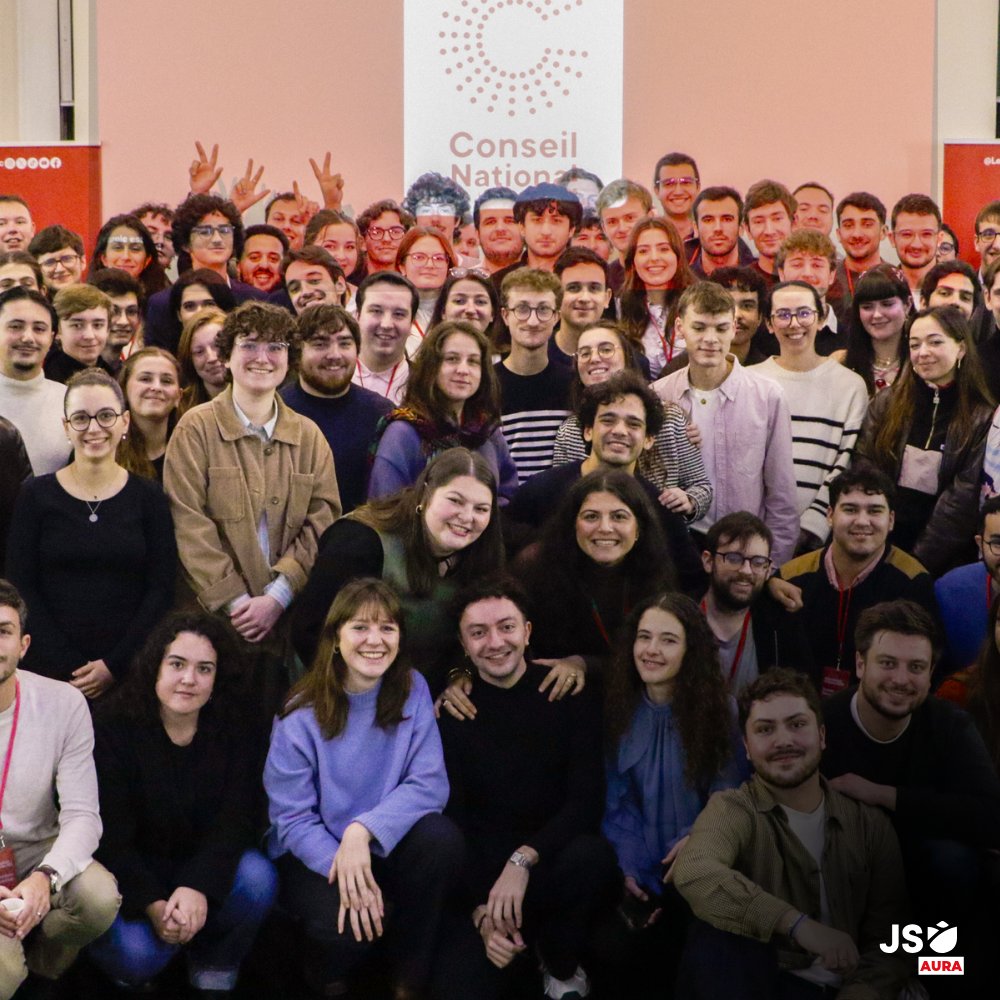 JeunesSocAURA's tweet photo. ✊🌹 Retour en images sur le Conseil national des Jeunes Socialistes des 6 et 7 décembre 2025, à Saint-Denis et Paris.
Un week-end riche d’échanges et de débats, où nos militant·e·s d’Auvergne-Rhône-Alpes ont brillamment représenté la région.
#cnjs https://t.co/OOcQUElpFT