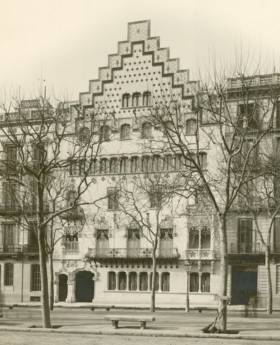 efemarq's tweet image. #Taldiacomavui de 1956 va morir l'únic arquitecte català de la Història que fou mestre absolut de dos moviments arquitectònics successius i, a sobre, antagònics (Modernisme i Noucentisme): Josep Puig i Cadafalch, arquitecte, físic, historiador, arqueòleg i professor a Harvard.