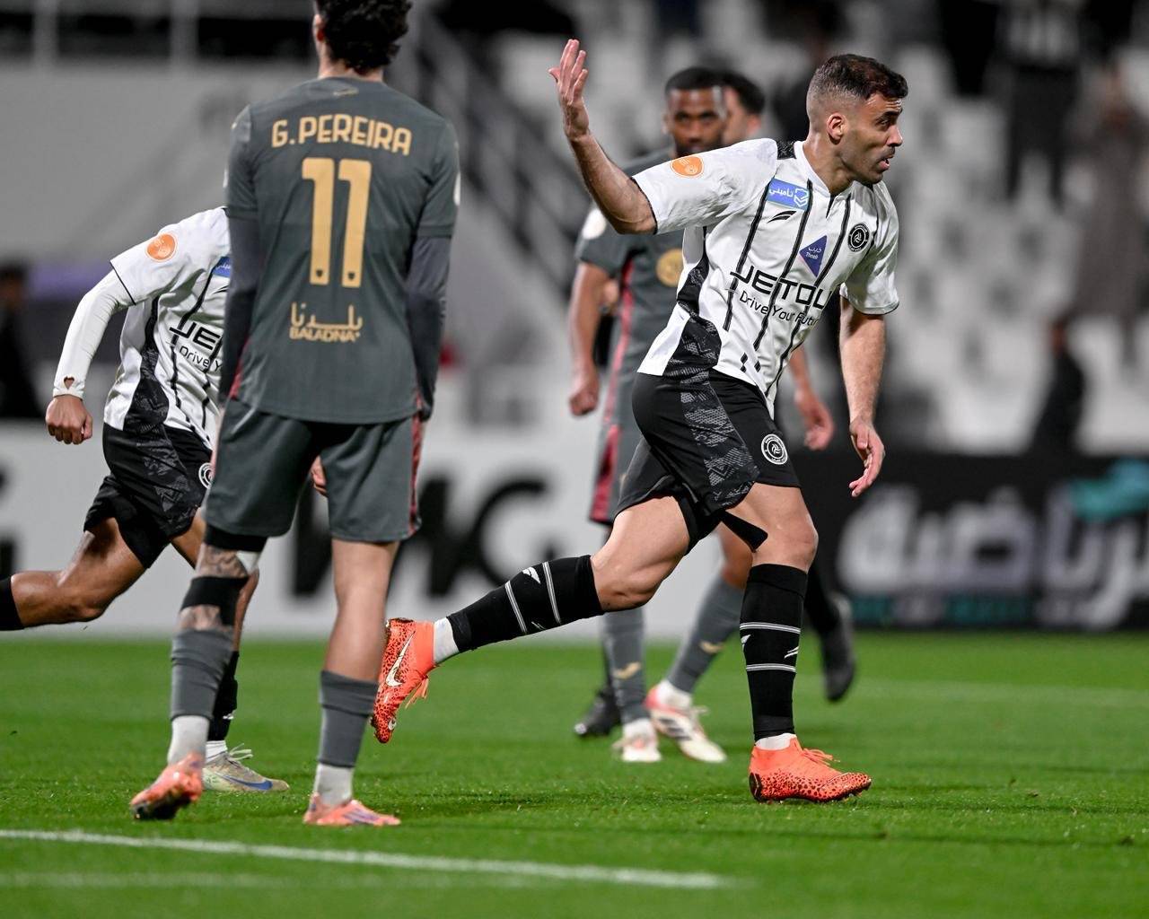 المغربي عبدالرزاق حمدالله أمام أنديته السابقة : مع الشباب. على الريان. مع الاتحاد. على النصر. مع الشباب. على النصر. مع الشباب. على الاتحاد #الشباب_الريان 