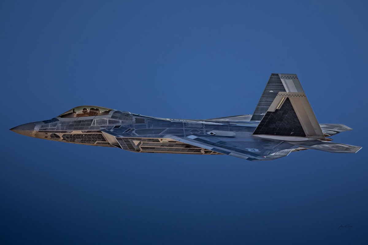 Right place. Right time. Pure luck. Honest truth: I didn't even realize what I had captured until weeks later. A rare glimpse of the test USAF F-22A "Symbiote" / "Zombie Raptor" -one of those moments where the camera saw it before I
did.

📍 Nellis Air Force Base, NV 🇺🇸 
🗓️