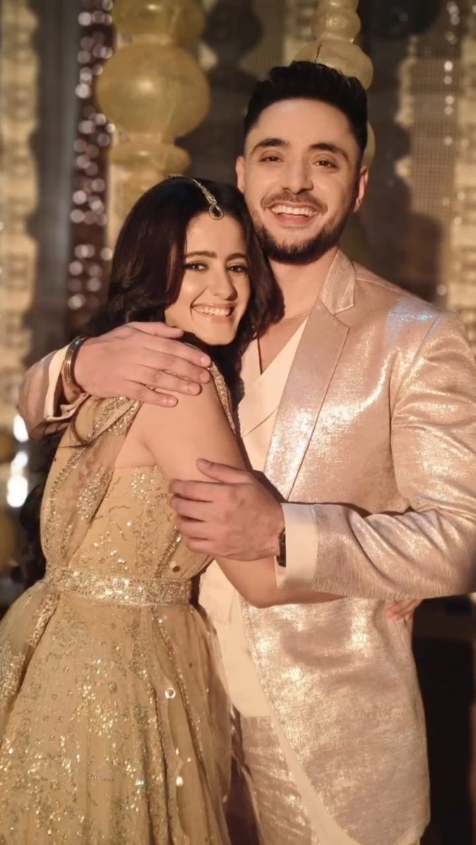 ayeshaxsukoon_'s tweet photo. Wish you a very Happy Birthday Adnan 🎂❤️
May your smile keeps getting wider. Keep soaring high in life and may all your manifestations come true. 
Lots and lots of love and best wishes to you✨
HBD ADNAN ABBAS KHAN
#AyeshaSingh #AdnanKhan #Mannat #AdSha https://t.co/GmalDSST4J