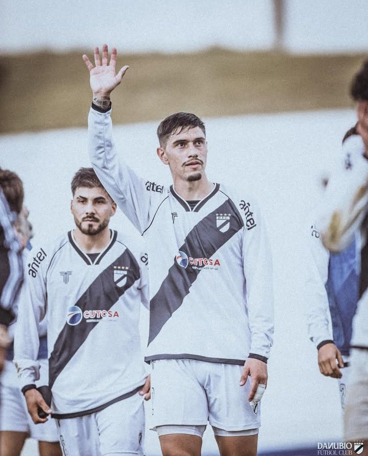⚪️🔵 Emiliano Velázquez está muy cerca de convertirse en refuerzo de Gimnasia si Renzo Giampaoli no continúa.

🇺🇾 El defensor uruguayo de 31 años llegaría libre desde Danubio.

ℹ️ <a href="/Paablo_Nicolas/">Pablo Nicolás Díaz</a> | #GELP