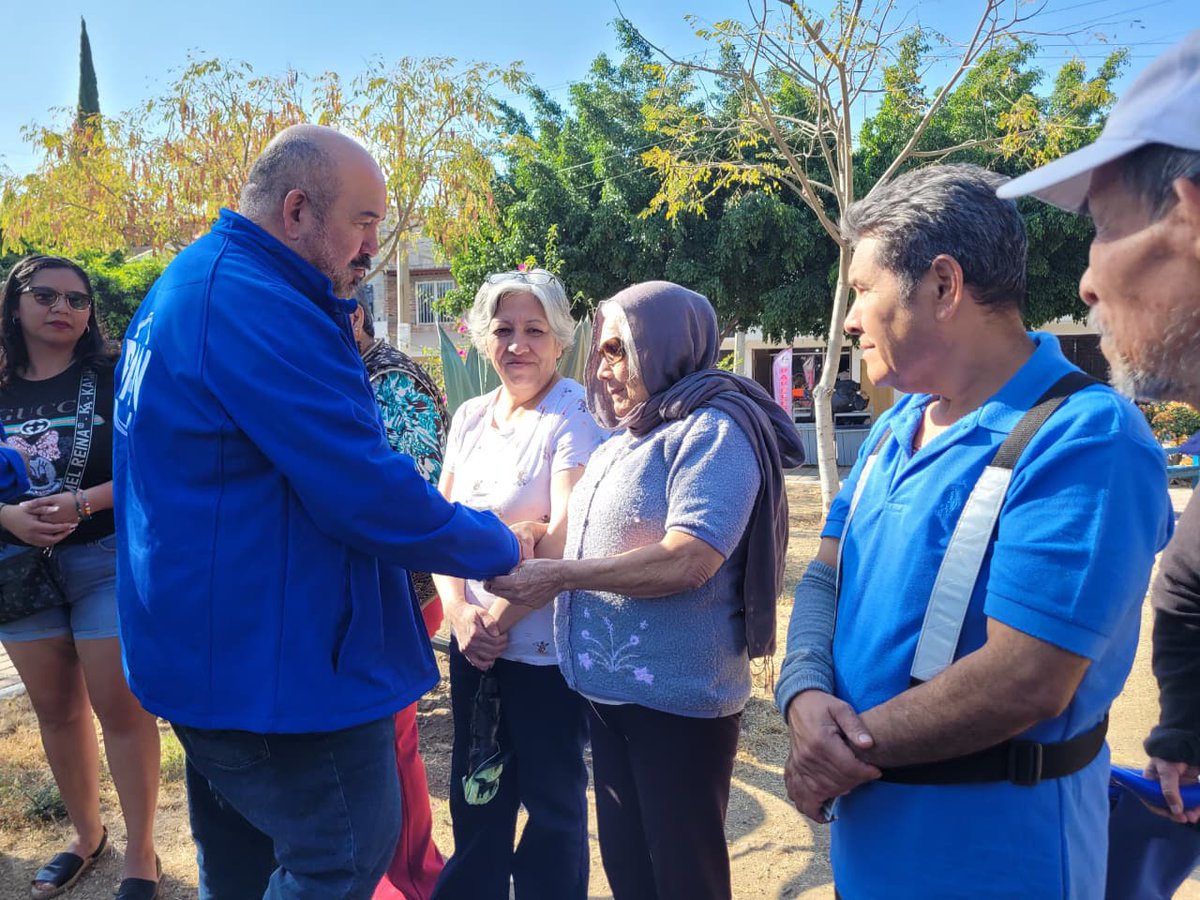 JorgeEspadasMX's tweet photo. Estar presentes, caminar de cerca con la gente y acompañarla en sus comunidades es, sin duda, la mejor recompensa y lo que más disfrutamos hacer. https://t.co/H1LsGhqjc7