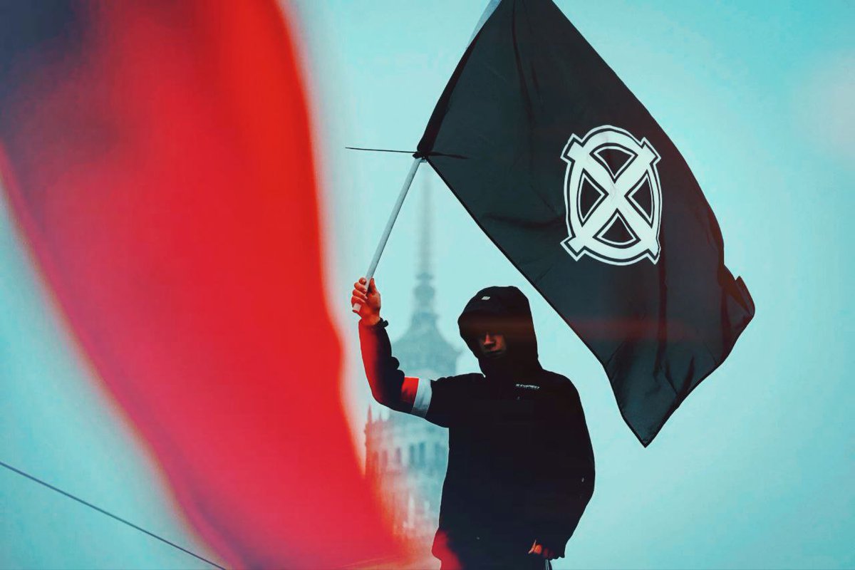 El Polaco promedio es literalmente esto, es lo más normal que tengan un presidente como la gente y que tiene  lo que hay que tener.

Honor a este Pueblo de Patriotas que no se arrodilla ante el enemigo Internacional ✋🏻