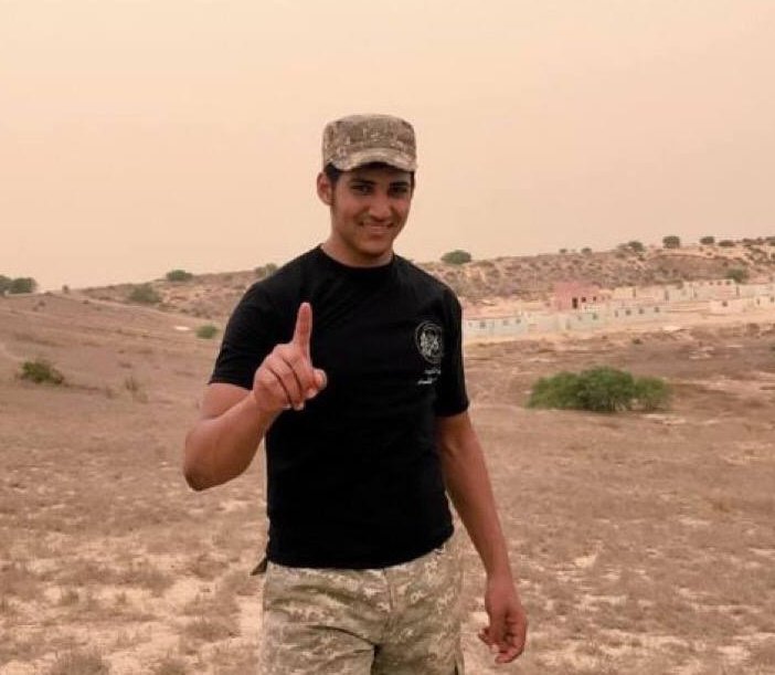 islamasalya88's tweet photo. Malik Ahmed el-Ca’bari, Kur’an ve zikir halkalarında yetişmiş bir genç aslan, camilerin himayesinde büyüdü. Henüz on yedi yaşında olmasına rağmen cesur bir yiğitti; babasının izinden giderek Allah yolunda şehadet mertebesine erişti. https://t.co/cWWzADzzEg