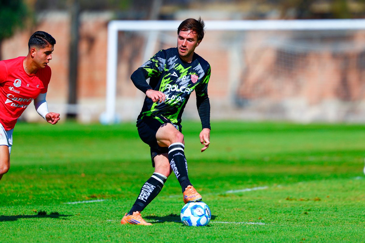 ClubNecaxa's tweet image. ¡SEGUNDO TRIUNFO DE LA PRETEMPORADA! 🔴⚡️⚪️

Con goles de Ricardo Monreal e Israel 'Maguito' Tello, nos impusimos ante ADSL en un duelo de tres tiempos de 30 minutos. 👊

¡Vamos con todo, Rayos!⚡️ Siguientes objetivos: Atlas y León 🦊🦁