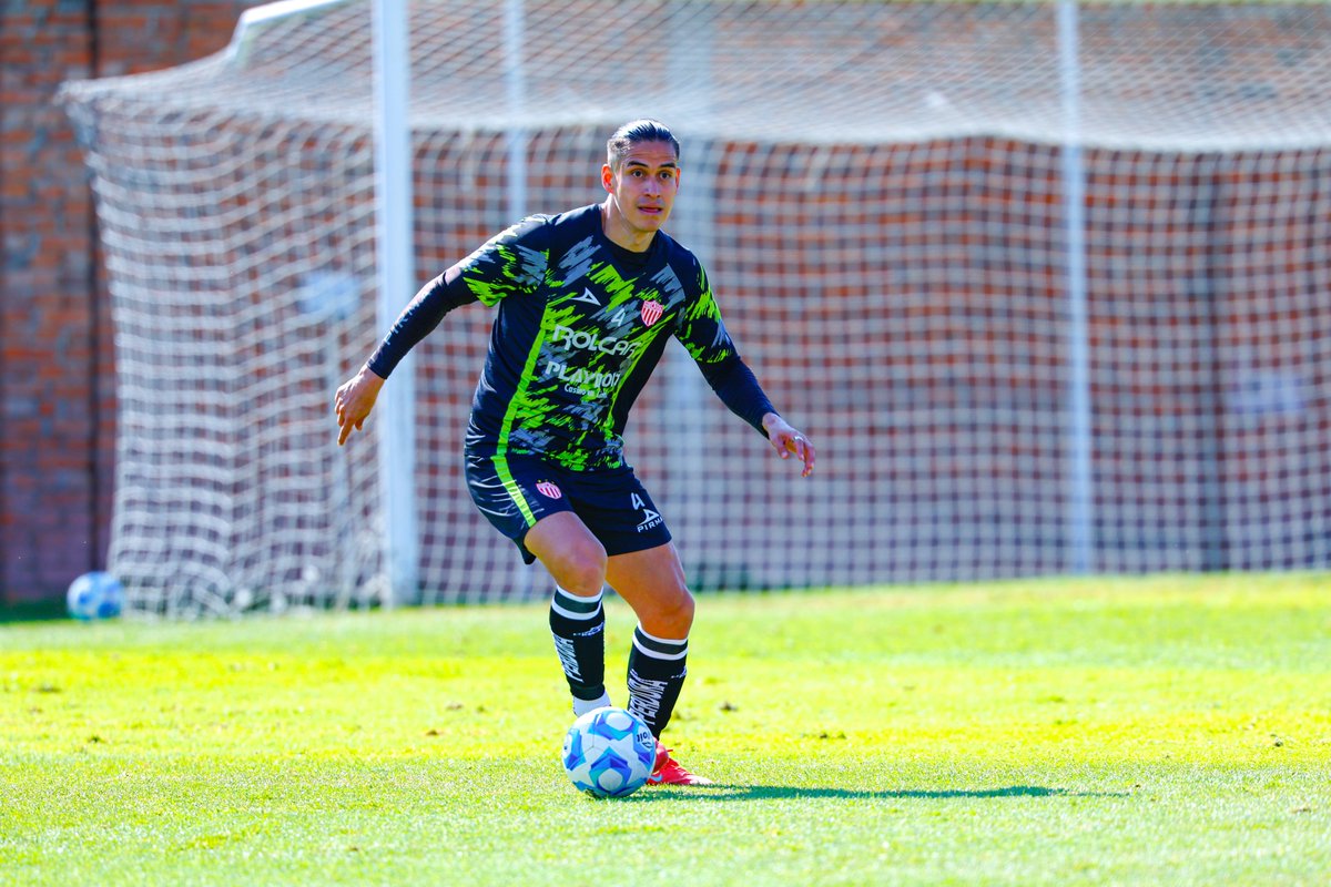 ClubNecaxa's tweet image. ¡SEGUNDO TRIUNFO DE LA PRETEMPORADA! 🔴⚡️⚪️

Con goles de Ricardo Monreal e Israel 'Maguito' Tello, nos impusimos ante ADSL en un duelo de tres tiempos de 30 minutos. 👊

¡Vamos con todo, Rayos!⚡️ Siguientes objetivos: Atlas y León 🦊🦁