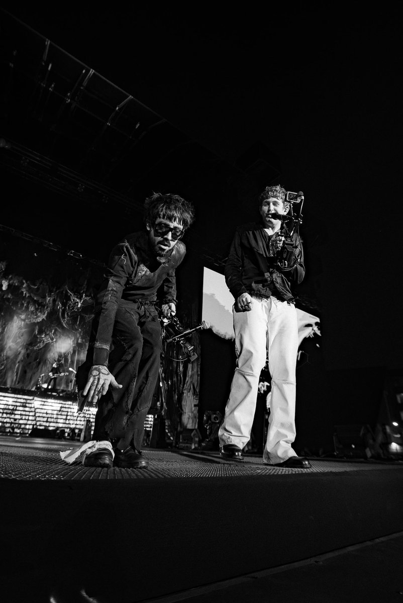 lisha * . * tweet media