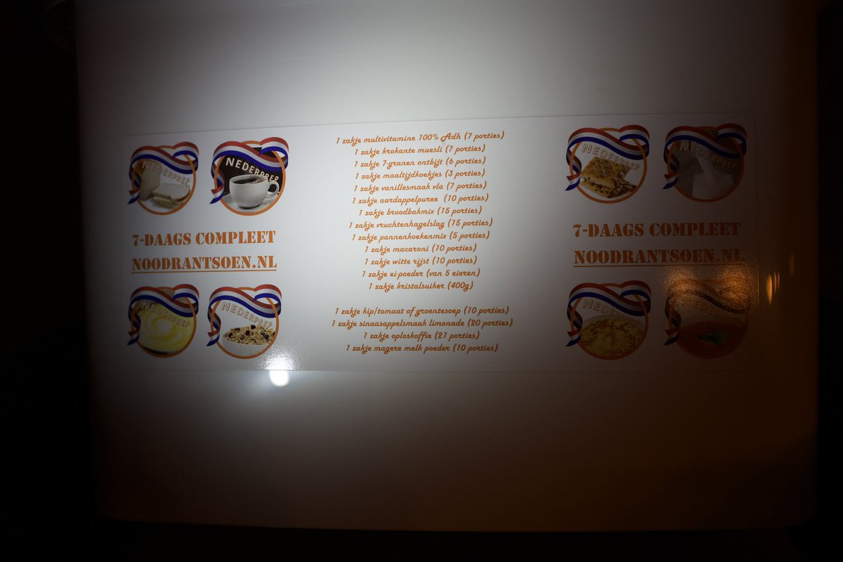 Medicijnman's tweet photo. De GGD stuurt dit naar alle medewerkers 
A. Leuk zo’n kerstpakket, eens wat anders
B. Waarom?
C. Wie betaalt dit?
D. Geen mening https://t.co/N7Q9Bz76I1