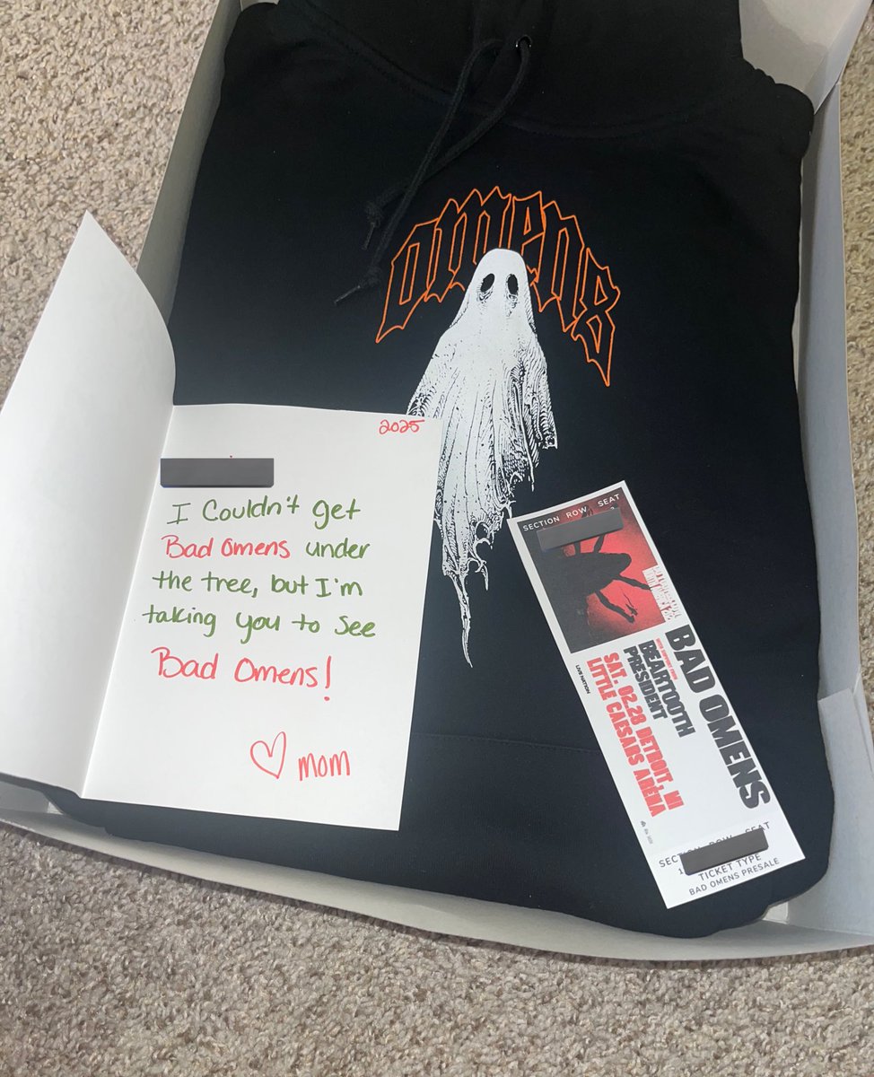 Q U E E N tweet media