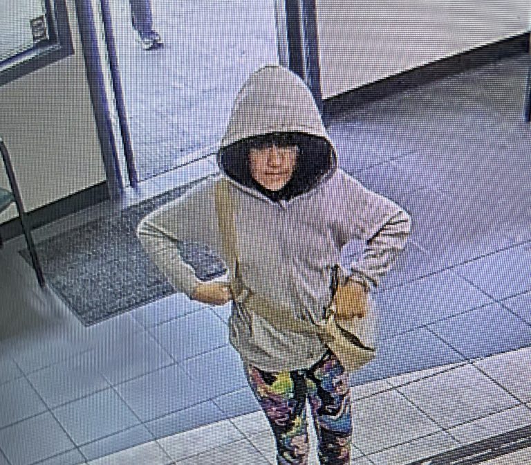 TrueCrimeFeline's tweet photo. #Ashlee Buzzard, the mother of 9-year-old #MelodeeBuzzard, has been taken into custody, and multiple sources confirm that the girl's body was found.
Multiple law enforcement sources tell ABC News that Melodee Buzzard's body was found in early December in #Utah in an area where it was known the two had traveled. Law enforcement had been waiting on #DNA to come back on the human remains, which have now come back confirming it was Melodee.
Ashlee Buzzard was arrested due to the DNA test return, sources told ABC News, and it appears she was likely dead months before anybody even knew she was missing.
https://t.co/CI1PS4wf7Y
