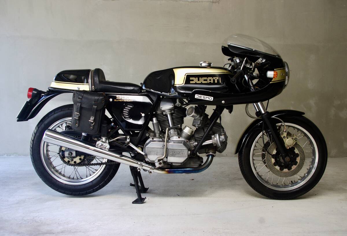 mtkkenso1's tweet photo. #クリスマスプレゼントに欲しいバイク四選
ＸLCR
ヨシムラカタナ
ドゥカ900SS
三台でイィです♪ https://t.co/EkEn42XiX1