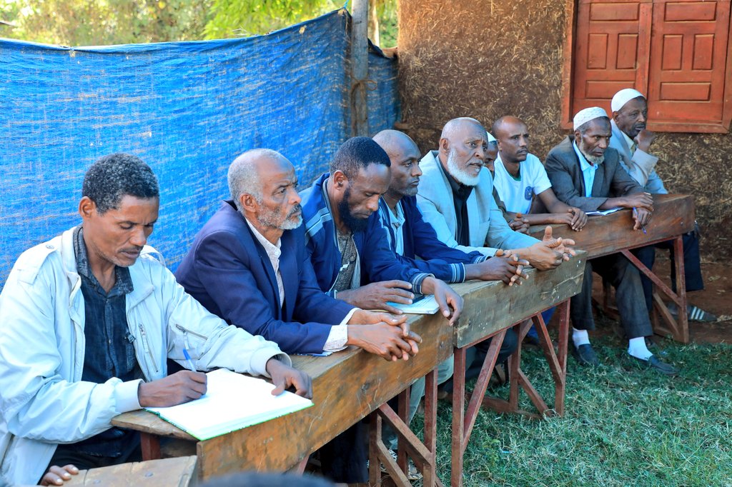IOMEthiopia's tweet photo. A big 🙏 to the 🇳🇱 Min. of Trade & Development @aukjedevries for traveling to 🇪🇹 & seeing first-hand the impact of the #COMPASS initiative!
Your Govt's dedication to tackling #irregularmigration, assisting #returnees & improving livelihoods is truly appreciated. #SafeMigration https://t.co/ruXYo8Q4cP