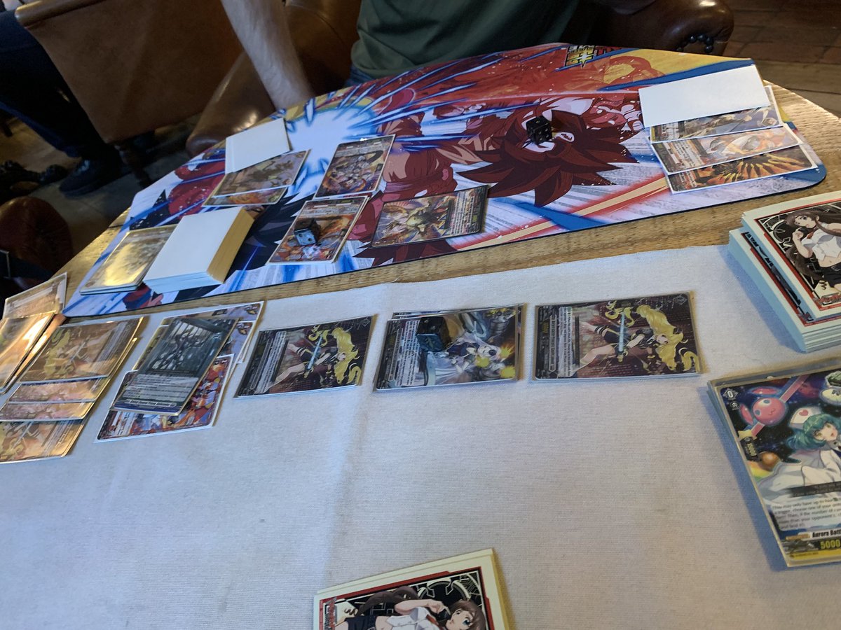 sixpathskaioken's tweet photo. Cardfight Vanguard with Oscas! Happily holidays people ❤️
#Bushiroad #Vanguard #OverDress #SeraphSnow #TCG https://t.co/mLrn43R0Ds