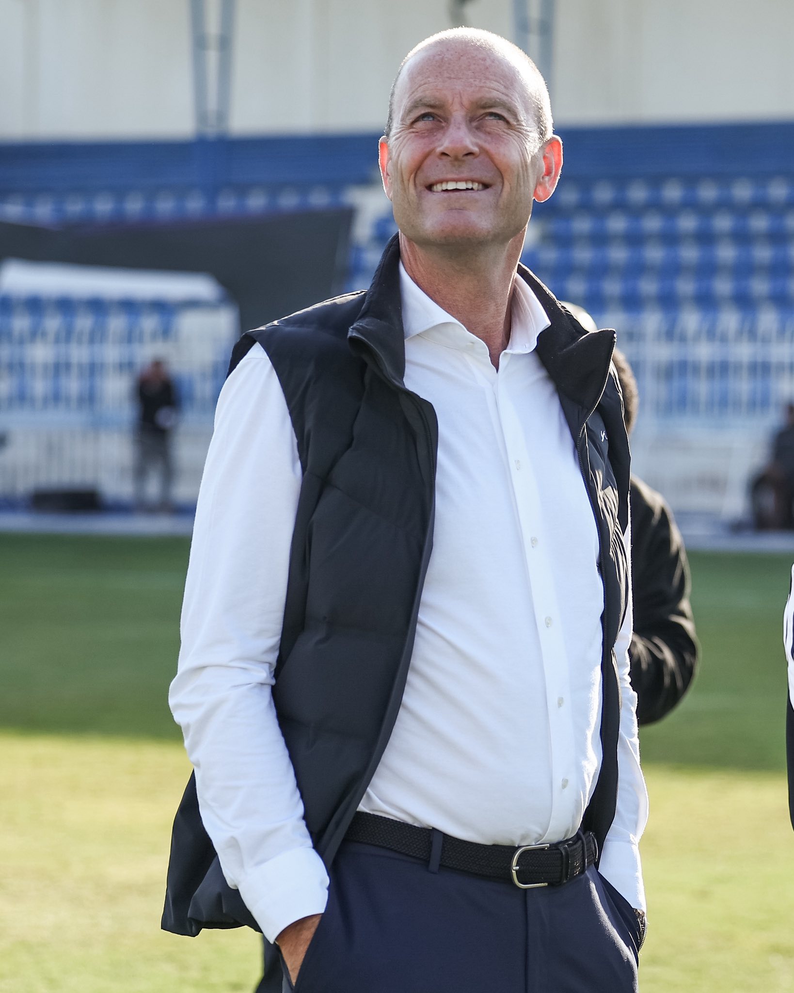 ييس توروب المدير الفني للنادي الأهلي يتفقد استاد غزل المحلة بدقة عند وصوله 