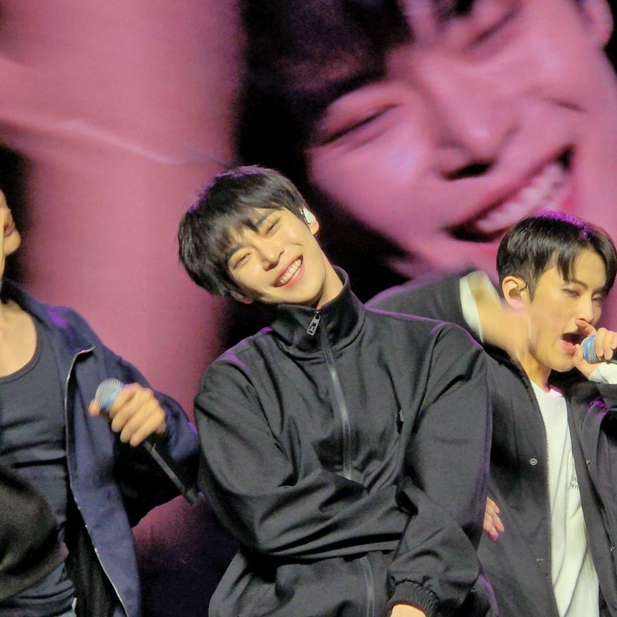 need this doyoung's gummy smile back 😭😭😭