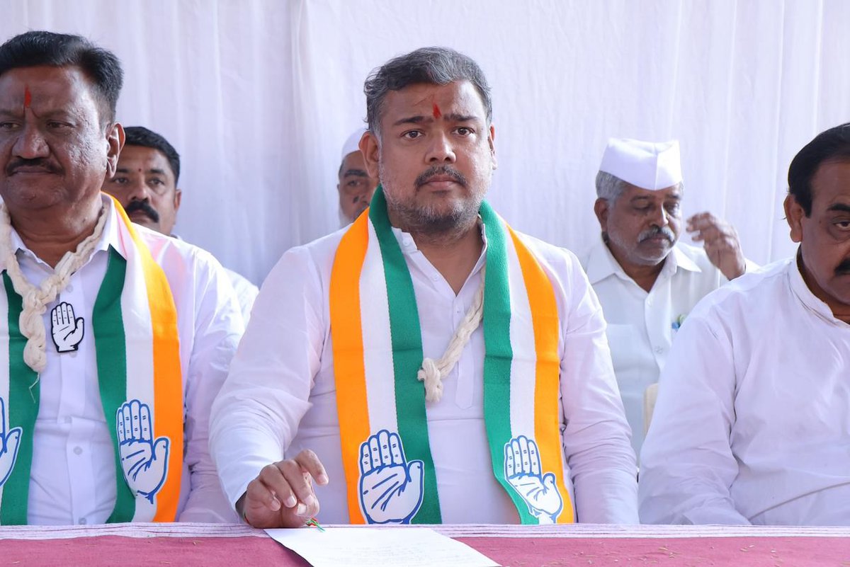 patilvishalvp's tweet image. आज काँग्रेस कमिटी सांगली येथे श्री. राजेश नाईक यांची सांगली जिल्हा शहर काँग्रेस अध्यक्षपदी निवड झाल्याबद्दल काँग्रेस कमिटी सांगलीच्या वतीने आयोजित कार्यक्रमास उपस्थित राहिलो. या कार्यक्रमात कार्यकर्त्यांचा उत्साह, एकजूट आणि पक्षावरील निष्ठा प्रकर्षाने जाणवली. यावेळी श्री. राजेश…