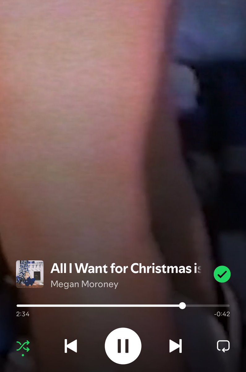 bbbrigittej13's tweet photo. Tuesday Tunes. Christmas edition. https://t.co/Z5b8qxAzff