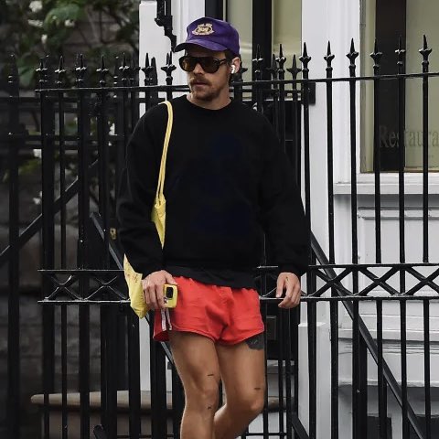 🗞️ | W Magazine included <a href="/Harry_Styles/">Harry Styles.</a> on their list of “17 Favorite Menswear Fashion Moments of 2025”!

— “[Harry] added professional marathon runner to his resumé, which explains a bold, Princess Diana-esque combination of red hot pants, yellow trainers, and a black jumper.”