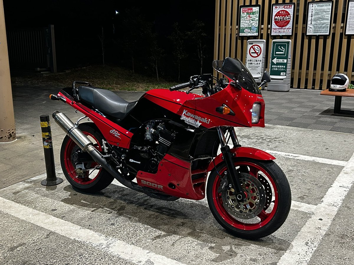 これ！個人的に赤黒のこのカラーリングが理想のGPZ900R！！！ 極度な