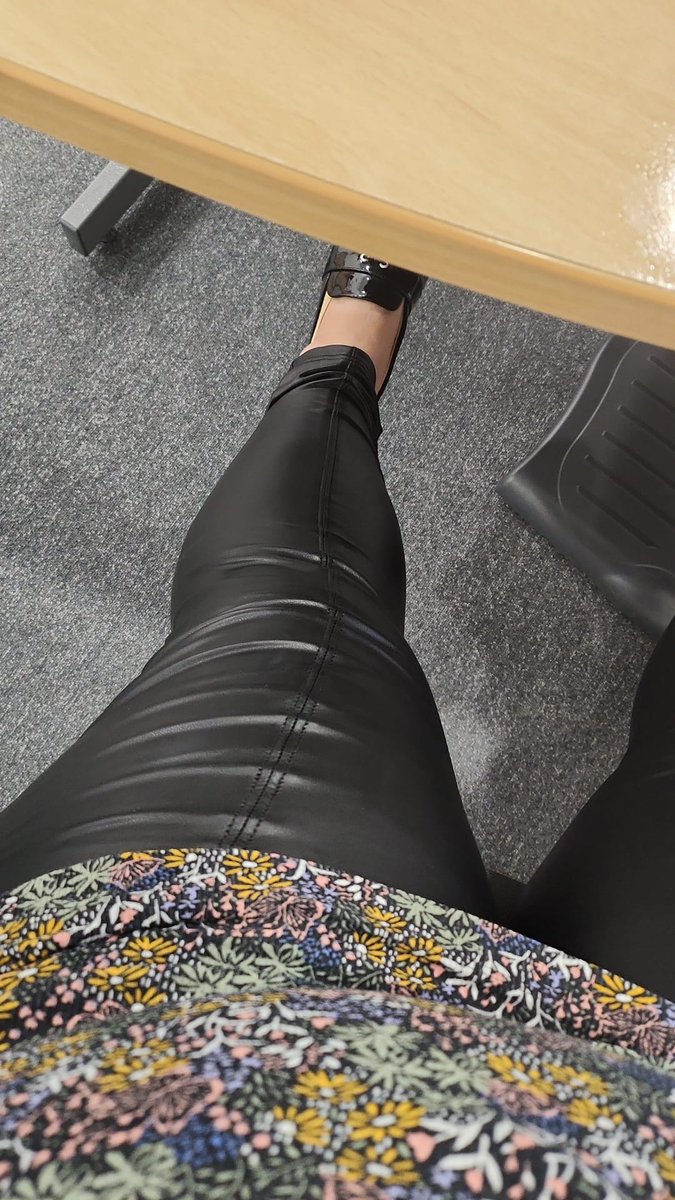 Married201169's tweet photo. When the wife's had to go in to work for a few last minute meetings and you get a random photo come through. God I wish I was under that desk or walking behind her up the stairs https://t.co/B1pkq9Ty90