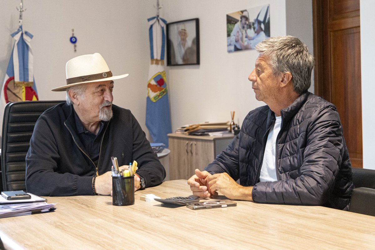 Me reuní en su despacho con el intendente de Comodoro Rivadavia <a href="/otharmach/">Othar Macharashvili 🤠</a>, con quien destacamos la reciente aprobación legislativa de la financiación obtenida por el gobernador <a href="/NachoTorresCH/">Nacho Torres</a> en el Banco de Desarrollo de América Latina y el Caribe <a href="/AgendaCAF/">CAF</a> para llevar adelante