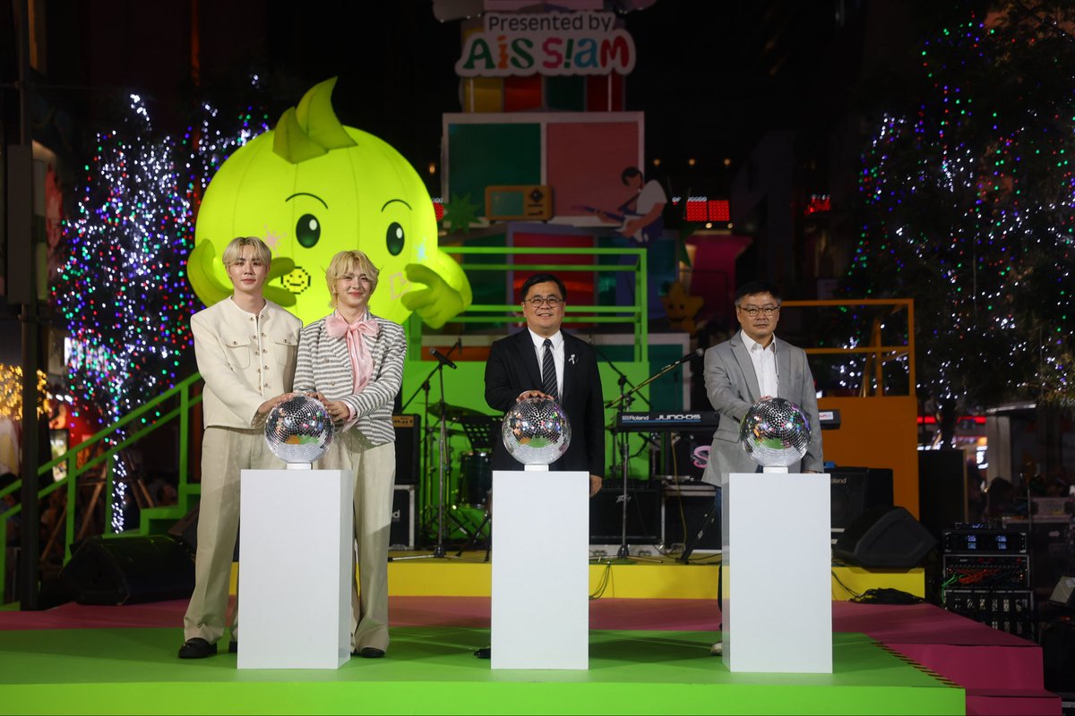 ขอขอบคุณซี <a href="/zee_pruk/">Z</a> และนุนิว <a href="/CwrNew/">NuNew</a> ที่มาร่วมเปิดไฟแห่งความฝันให้ส่องแสงไปทั้ง Siam Square Street of Dreamzในปีนี้ และขอบคุณทุกคนที่ช่วยกันปั่น #AISSIAMXZeeNuNew ด้วยน้าา

#SIAMSQUARESTREETOFDREAMZ2026 #AISSIAM #ZeeNuNew #ZeePruk #NuNew