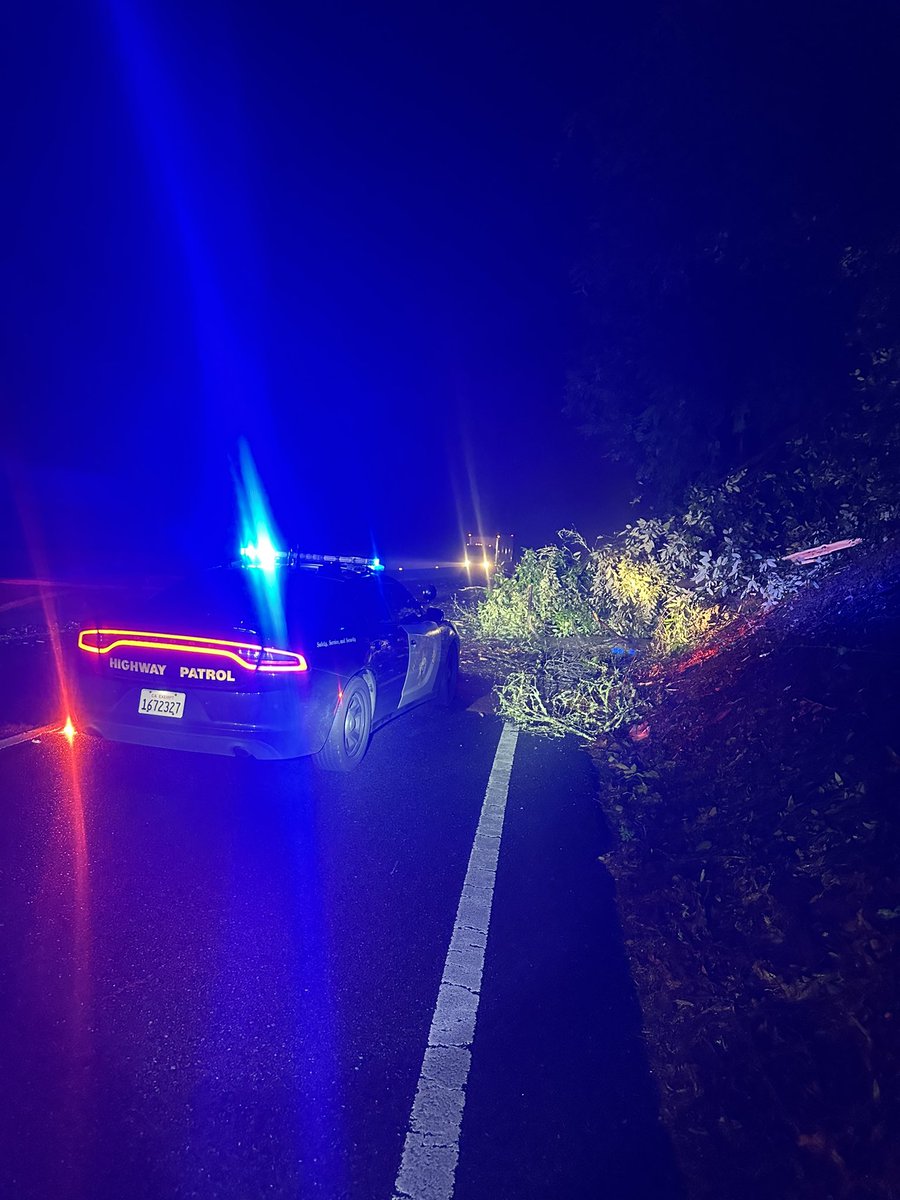 CHPscrz's tweet photo. Traffic alert ‼️ Right lane of SB SR‑17, south of Summit Rd, is closed due to a downed tree. Expect delays — unknown when lane will reopen. Use alternate routes if possible and drive with caution. #TrafficAlert #SR17 #SummitRd #RoadClosure #DriveSafe https://t.co/kFW7k6hriz