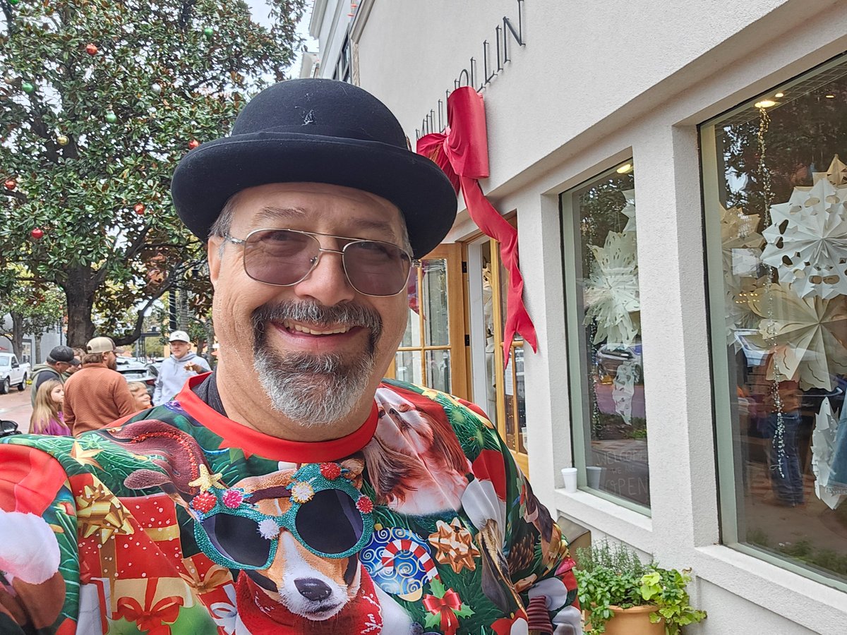 Merry Christmas, Twitterpeeps!!!
(And a very happy 'whatever other holiday you celebrate in December!')