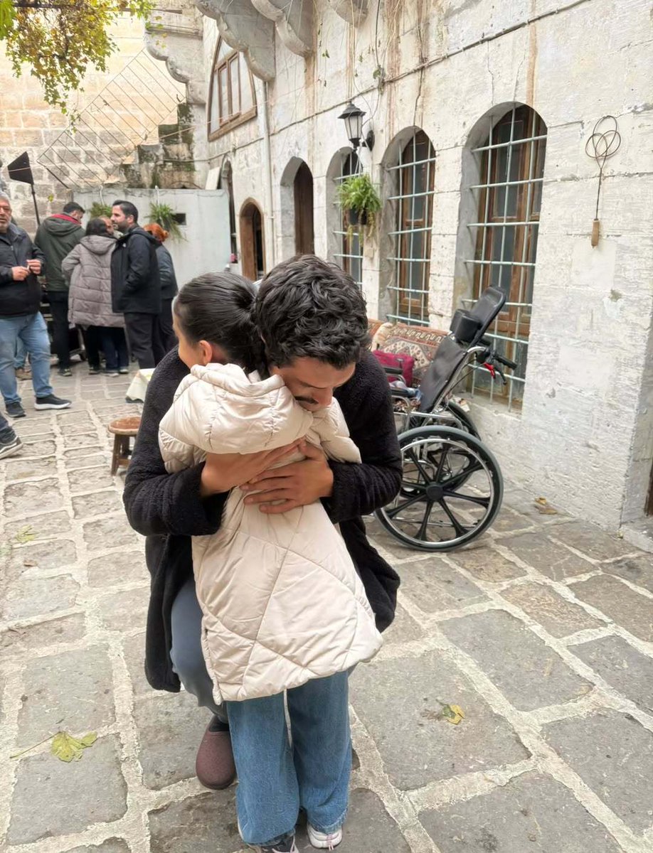 abilerin abisi Alperen minik Duru`ya nasil sarilmis, kalbimizi isitan cok tatli fotolar❤️

#AlperenDuymaz #DuruÇevik #BeklenenMehdi