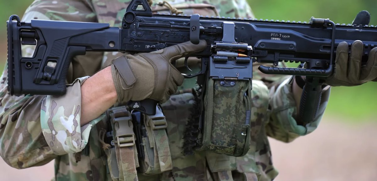 TheGreyPatriot_'s tweet image. 🇷🇺 Close-ups of RPL-7 obr. 2022 light machine gun.

The 2020 version is noted as it will likely be further improved.

#Russia #Russian #Russians #Today #Military #Army #Machinegun #LMG #RPL7 #Shooting #Training #CloseUps