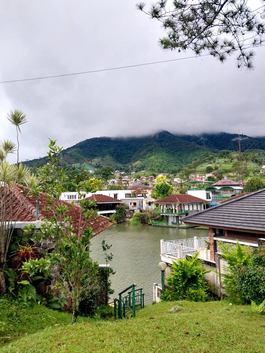 psilyqil's tweet photo. pemandangan di puncak sabtu kemarin 🤩🤩🤩 https://t.co/1fXnofVX1S