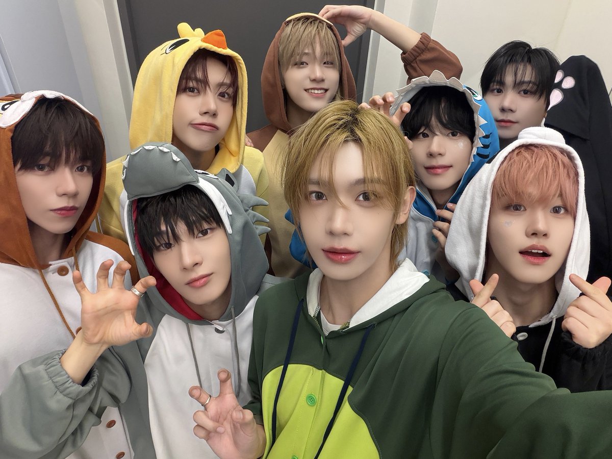 🐺🦈🐥🦖🐈‍⬛🐿️🐼🐻

#AHOF #아홉