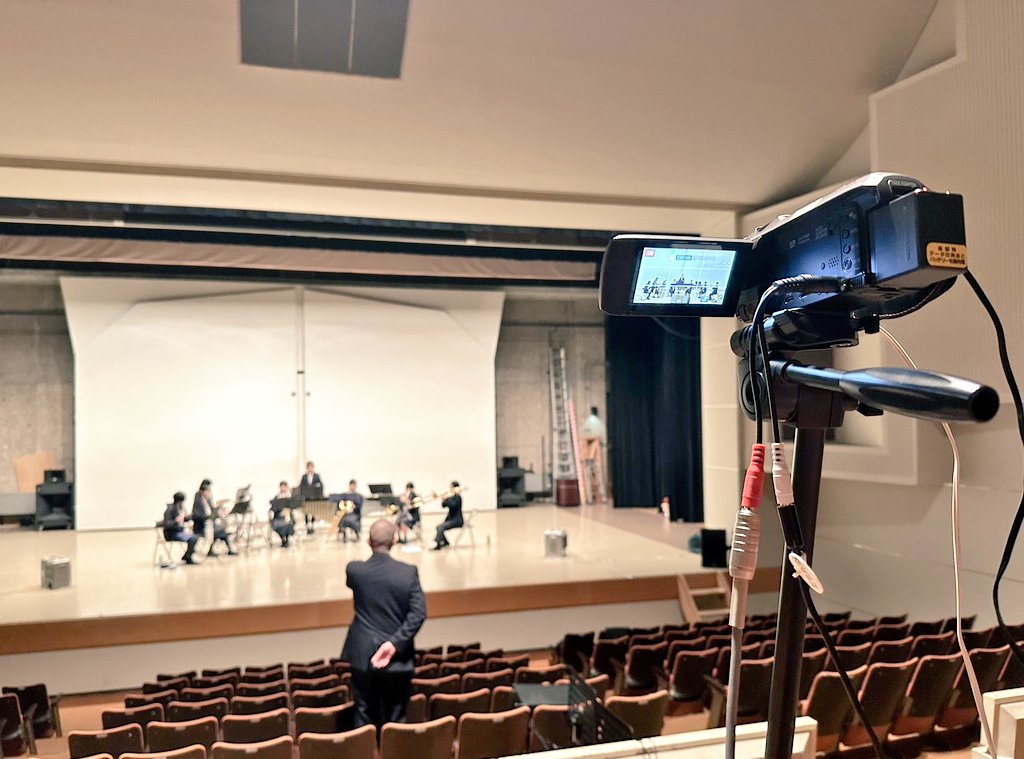 NoA_wind_tuba's tweet image. アンコン動画収録や音楽室･部室の大掃除を済ませ、年内の活動を終了！休み期間は登下校が困難になるため我ら #KWB は“冬眠”します(笑)!!
今後の方針も確認、2026年も山奥でヒッソリ楽しみます!!!
あ〜4枚目に私がいない！笑笑
#吹奏楽部 #音楽は心 #極小編成吹奏楽